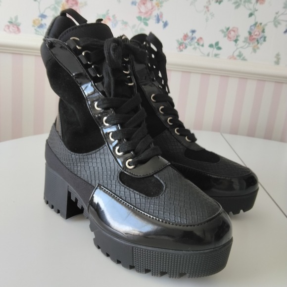 Fashion Nova Womens Black Platform Combat Ankle Boots Heels Size 6 Goth Grunge - Picture 1 of 7